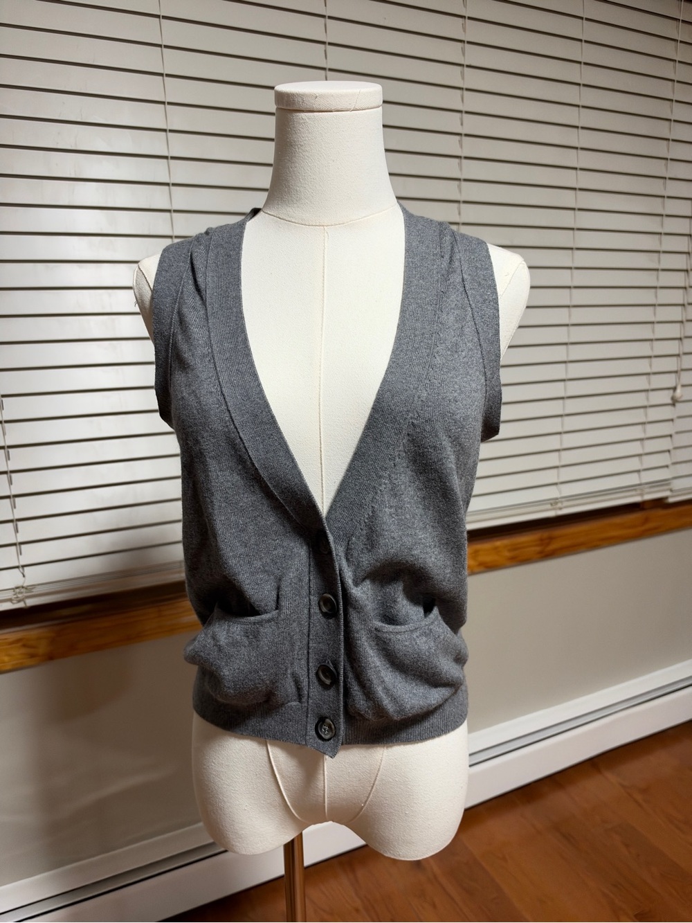 Banana Republic Cashmere/Angora Blend Gray Sleeveless Button-Front Sweater Vest